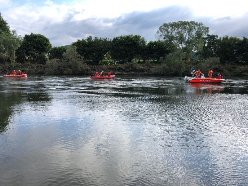 PKW im Wasser (Foto: Steffen Diße)